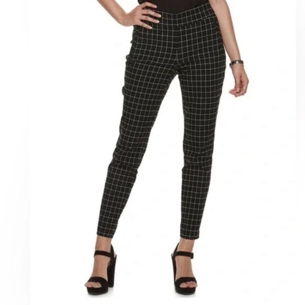 ELLE- Woman’s Pull-On Skinny Fit Ankle
Dress Pants XS